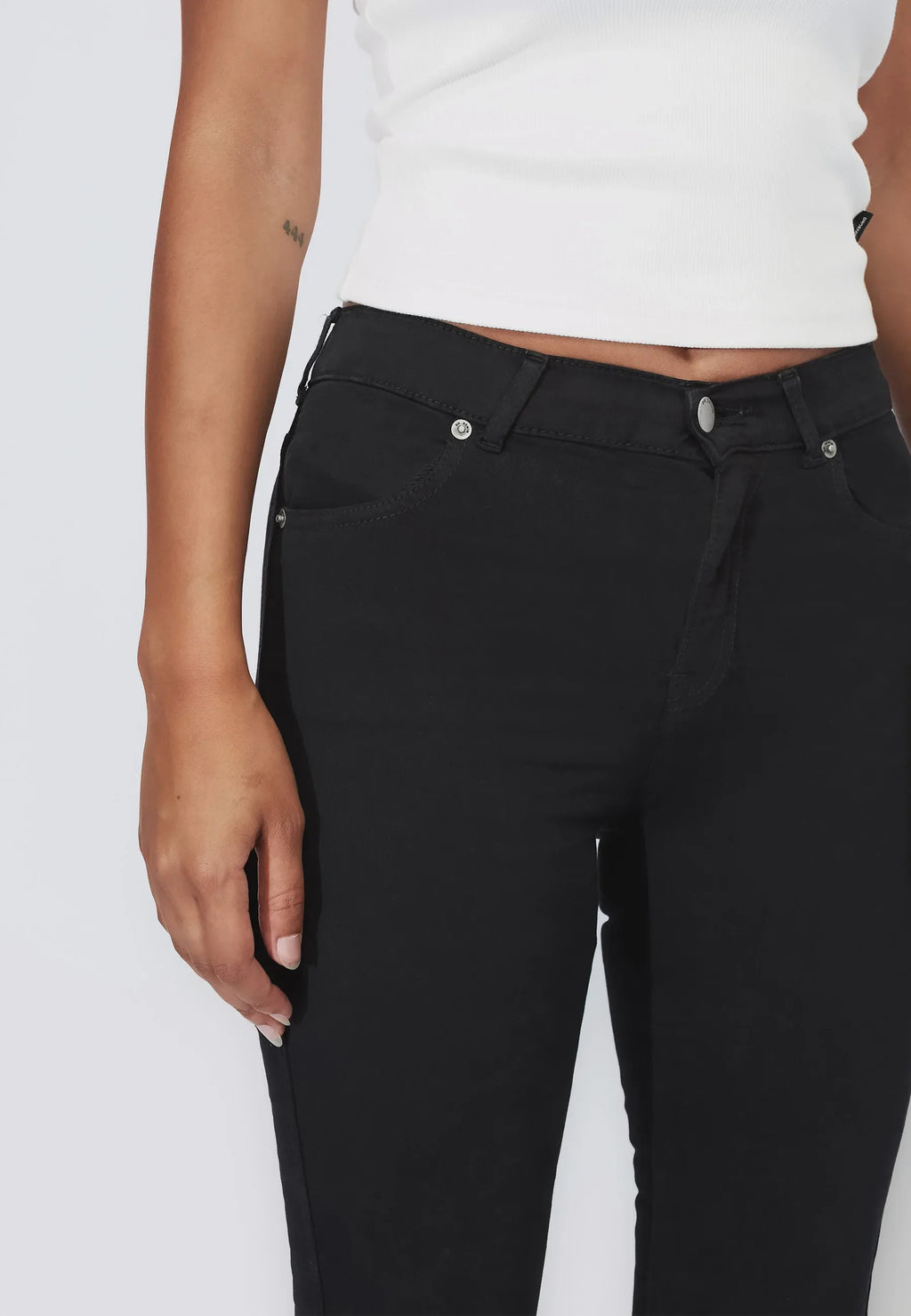 LEXY JEANS - Black Ripped Knees – view 7