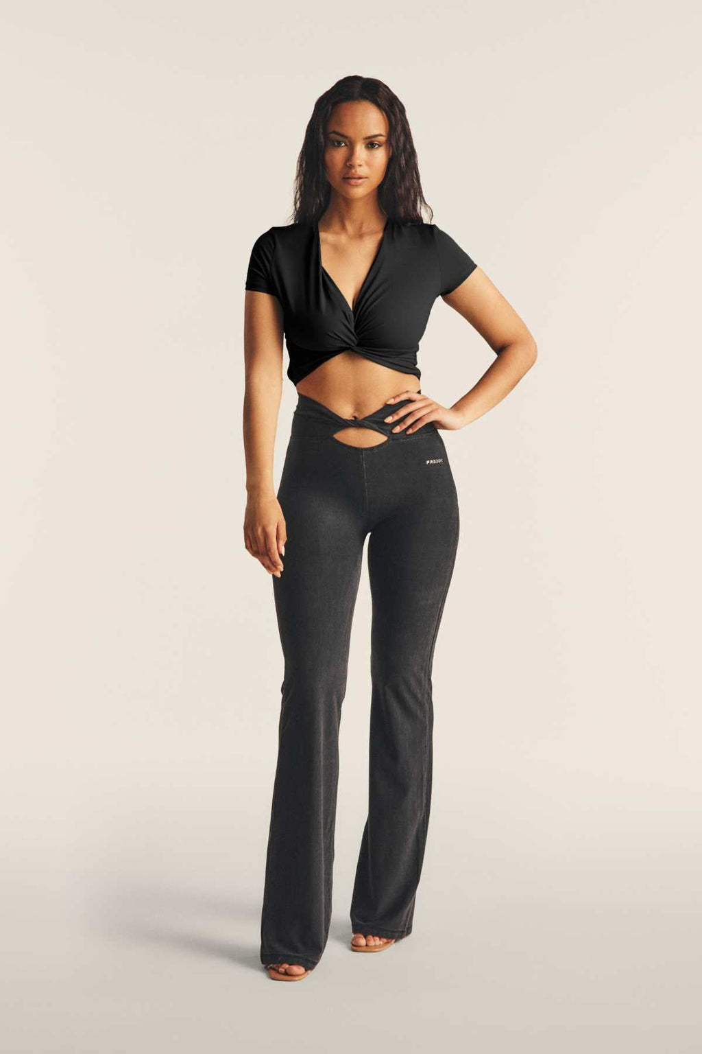 Freddy Active DIWO black cropped t-shirt with twisted front – view 4