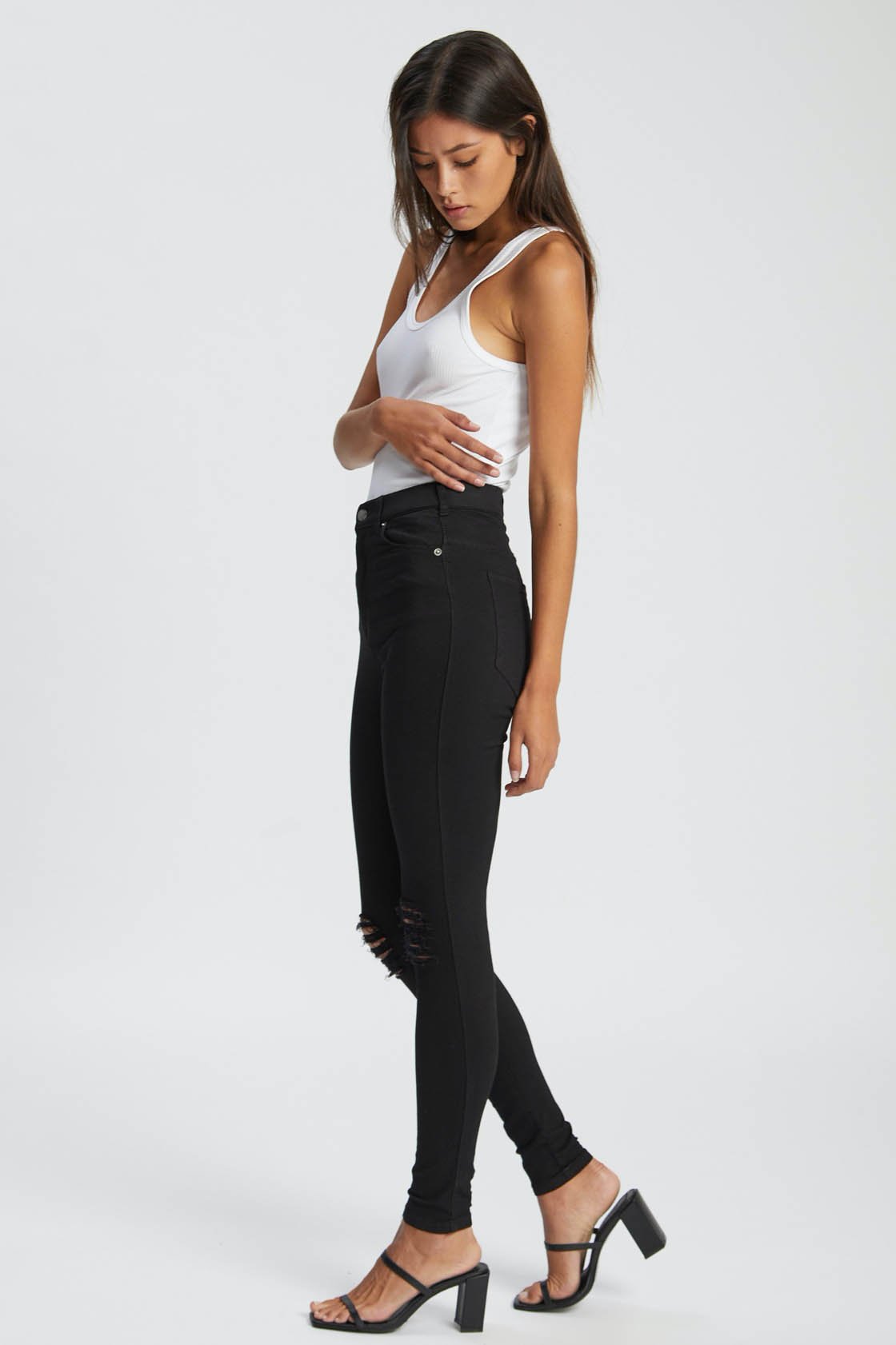 MOXY JEANS - Black Ripped Knees